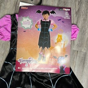 Vampirina costume
